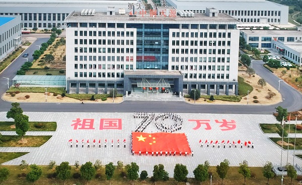 方陣組成“70”大字為祖國獻禮.jpg